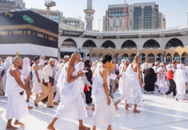لماذا يطوف الناس حول الكعبة ؟