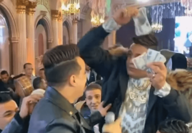 شاهد تصرف حمو بيكا الغريب !