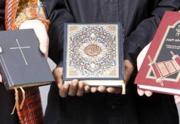 لماذا انزل الله الكتب ؟