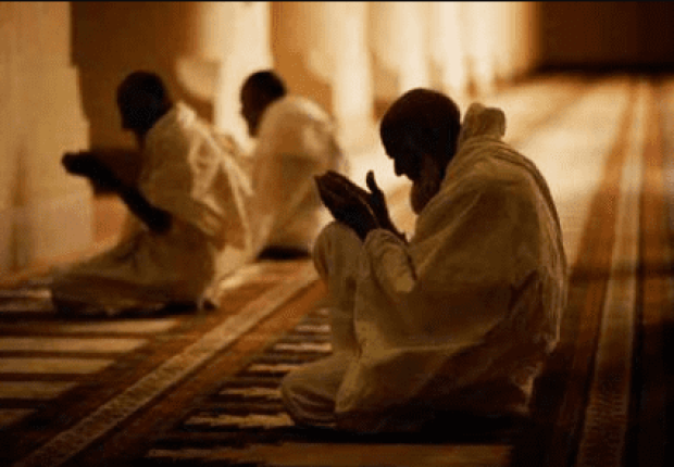 لماذا يذل الله العبد