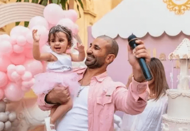أحمد سعد يحتفل بعيد ميلاد ابنته