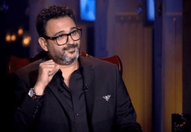 أكرم حسني يكشف عن موقف جمعه بعادل إمام