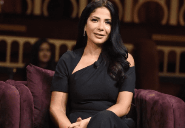 منى زكي تشارك في مهرجان كان بإطلالة جذابة !
