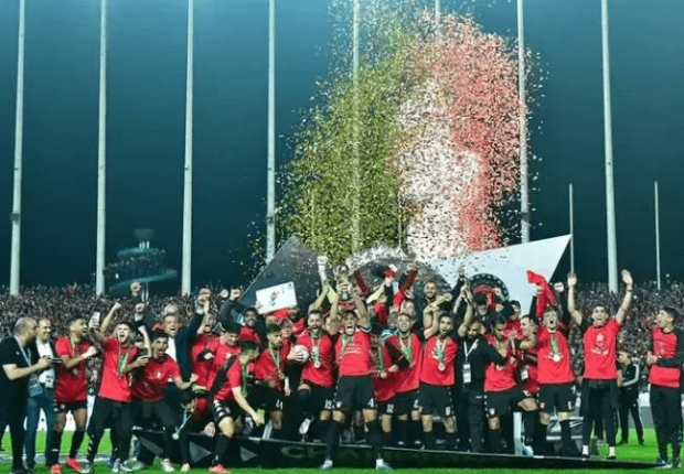 اتحاد العاصمة الجزائري بطل الكونفدرالية