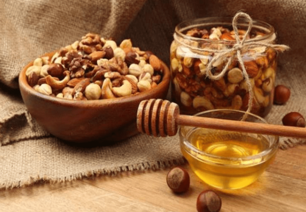 فوائد العسل بالمكسرات
