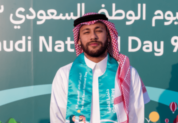 نيمار يرتدي الثوب السعودي