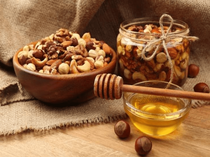 فوائد العسل بالمكسرات